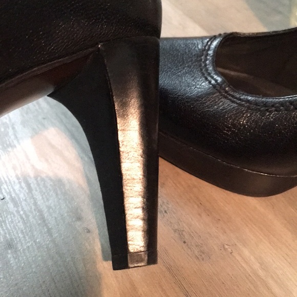 Women’s Stuart Weitzman pumps, size 8 - Picture 8 of 8